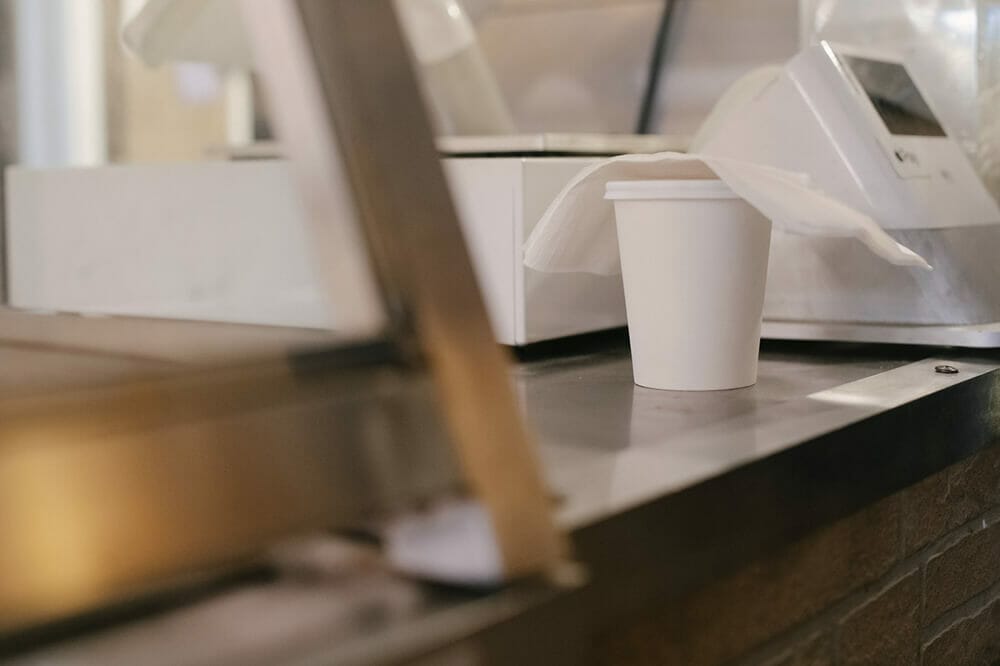 Paper Cups vs. Plastic Cups Which one's better?